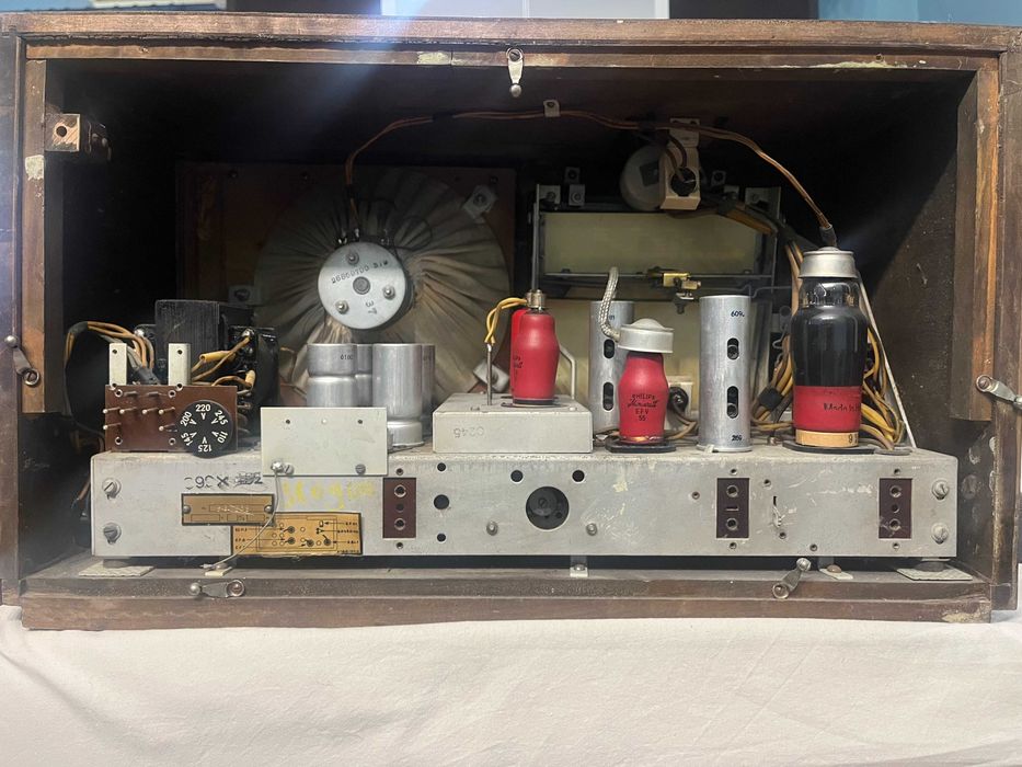 Radio pe lampi Dux (Philips) V106  1939/1940