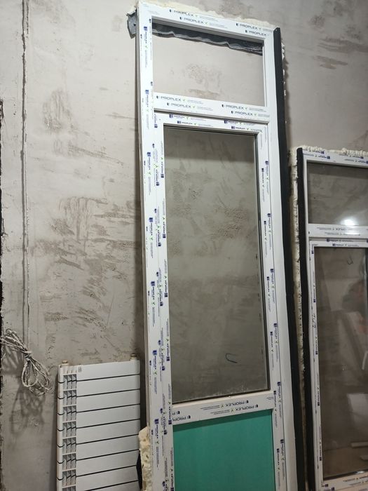 Продам пластиковый оконо балконный блок