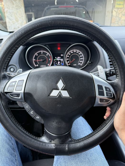 MITSUBISHI Outlander 2010 — imagine 2