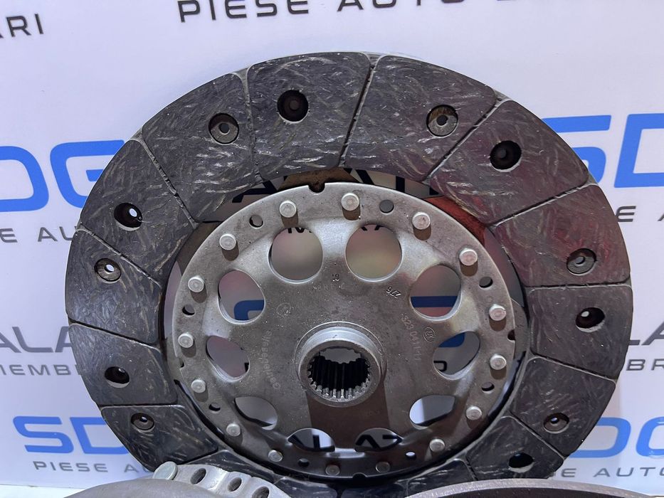 Volanta Masa Dubla cu Placa Presiune Ambreiaj Cu Disc Cutie Manuala 5 Trepte Audi A4 B6 1.8 2001 - 2005 Cod 123025310