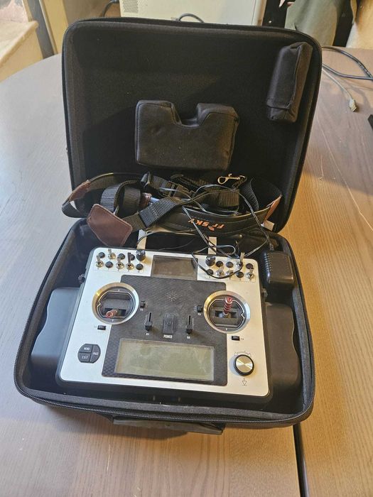 Radiocomandă Tip Pupitru FrSky Taranis X9E Completă - Geantă Transport, Curea, Acumulator