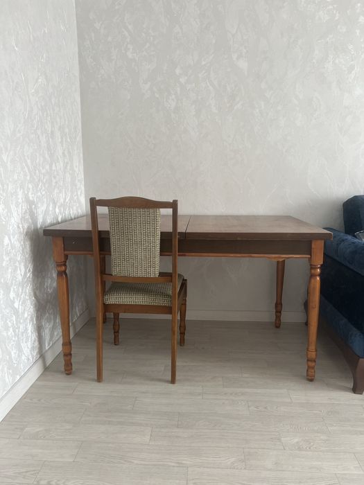 Продам обеденный стол