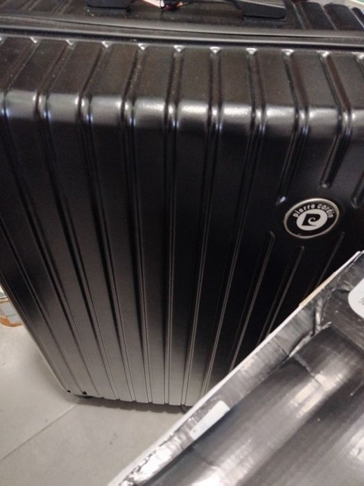 Черен куфар голям