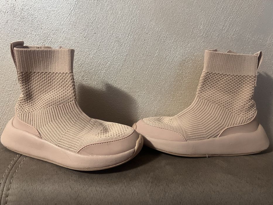 Детски спортни боти Зара