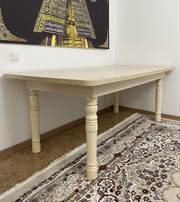 Классикалық үстел, өте жақсы сапада!