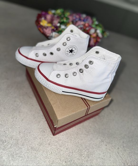 Tenisi noi converse bebe