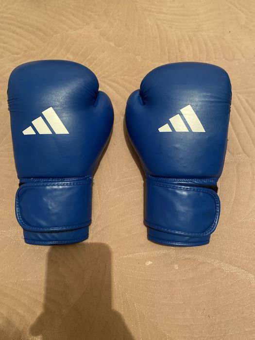 продается адидас перчатки