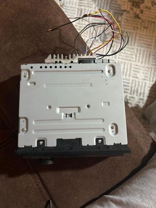 Продам сабвуфер и магнитолу