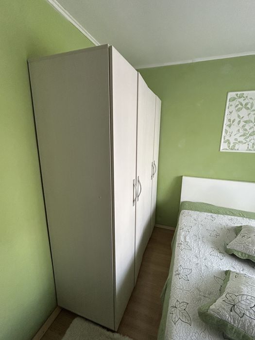 Vand la pachet un pat matrimonial și două dulapuri