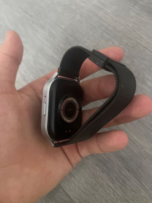 ceas smartwatch folosit de cateva ori este in stare foarte buna!