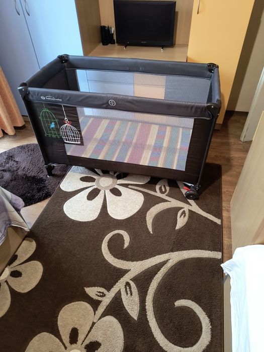 Детска сгъваема кошара с матрак на едно ниво