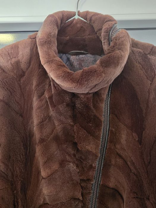 Vând haina blană de vizon pieptănat