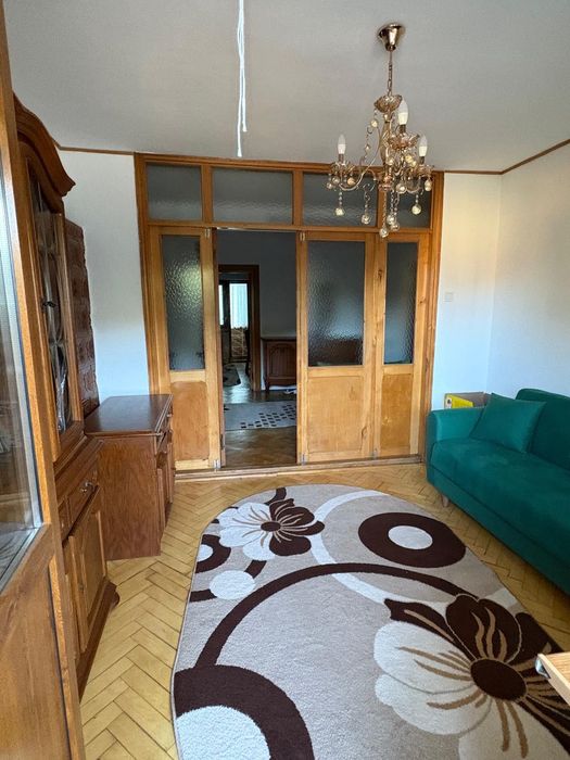 Închiriez apartament 3 camere