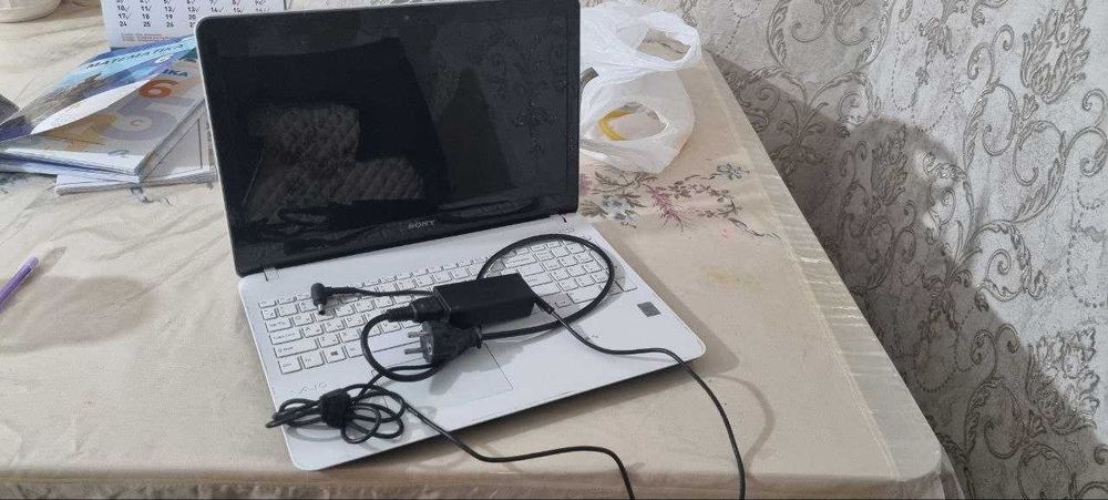 Ноутбук Sony vaio сотилади