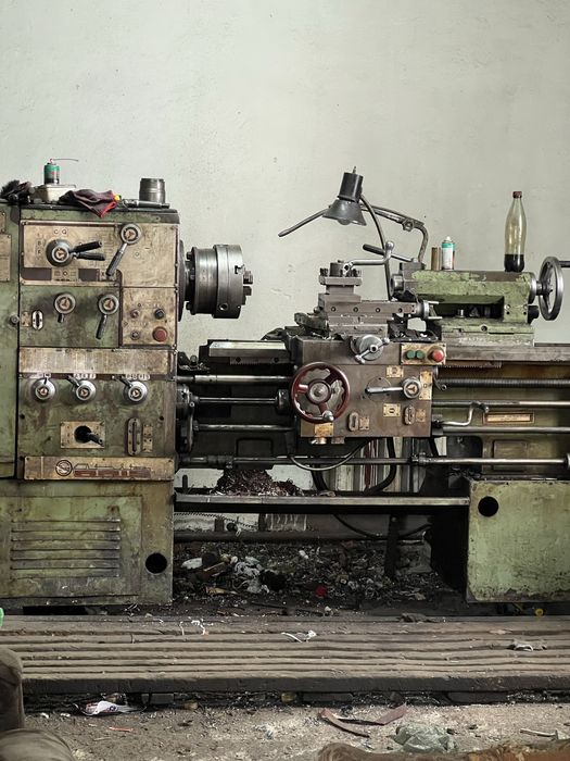 Токарный станок. Токарь оборудование