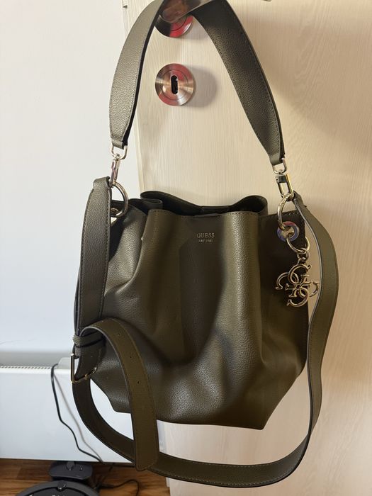 Дамска чанта  Guess