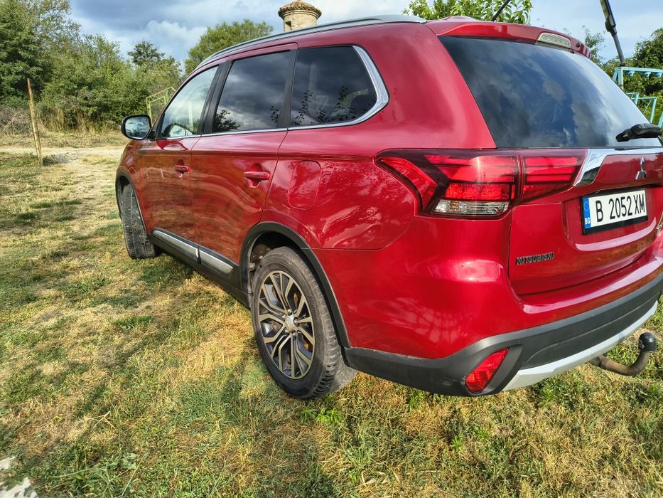 Продавам Mitsubishi Outlander
