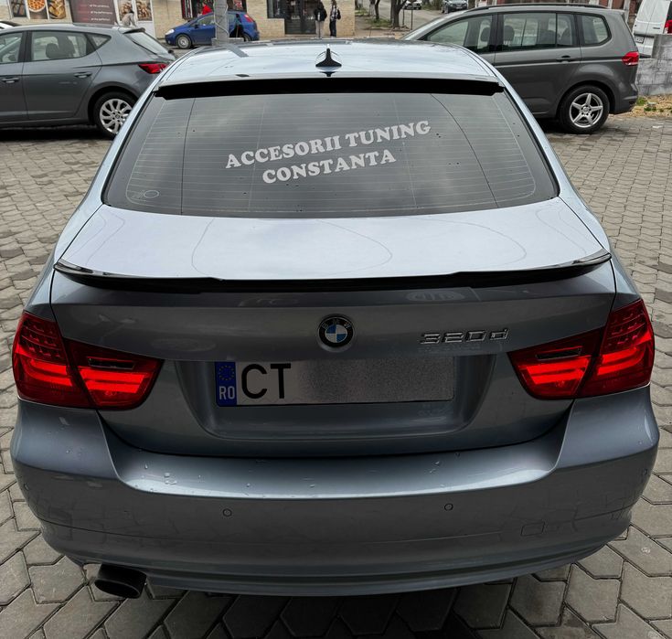 Eleron Luneta - BMW E90 Negru Lucios