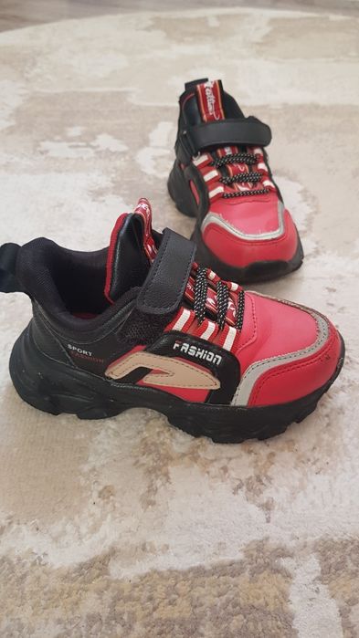 Кроссовки детские