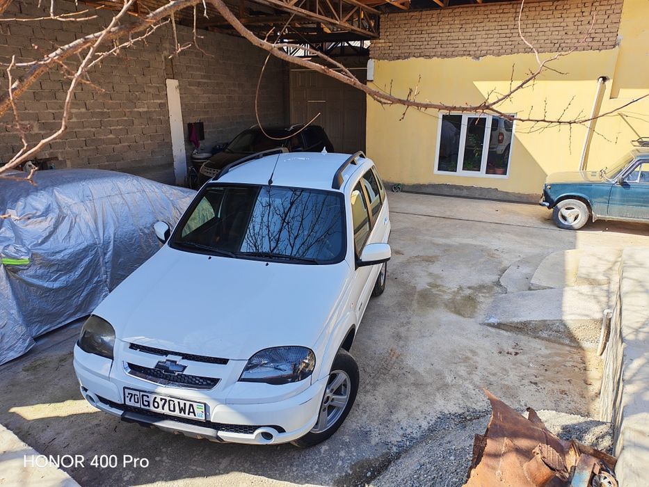Niva Chevrolet 2018 yil. Probegi 70000 km yurgan.