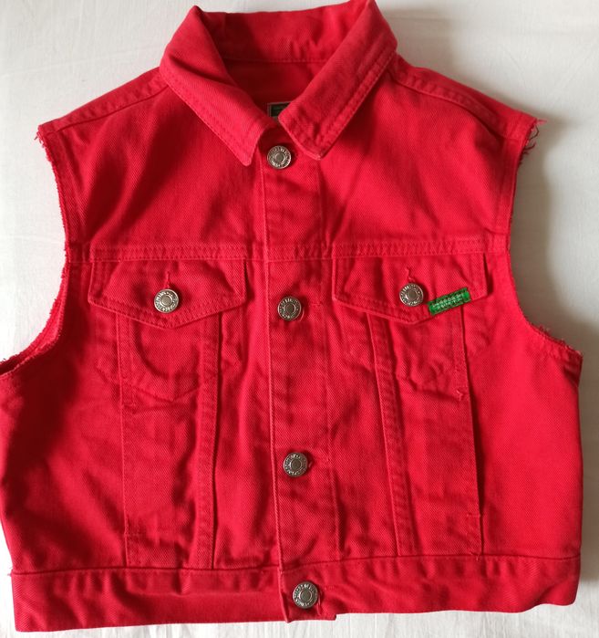 Geacă blugi ZARA; vestă roșie denim