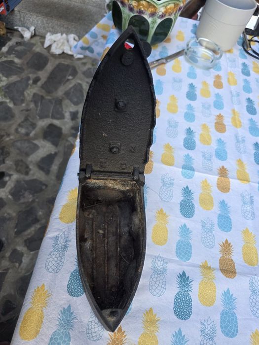 Vand 2 buc fier calcat vechi