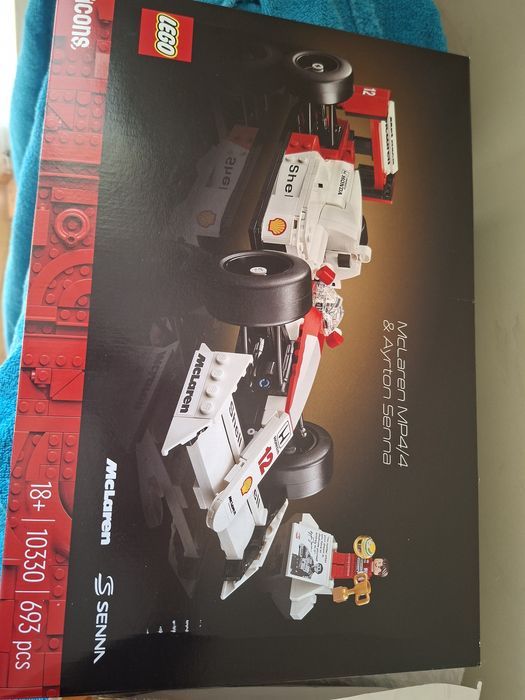 LEGO 10330 McLaren MP4/4 & Ayrton Senna