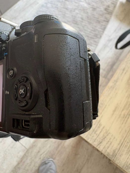 Olympus E-420 DSLR двоен кит 14-42mm + 40-150mm употребяван с аксесоари