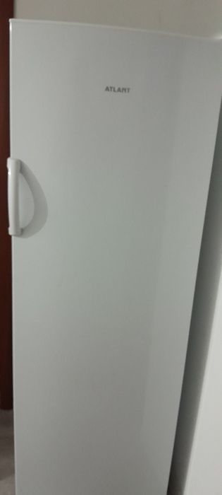 АТЛАНТ морозильник почти новый