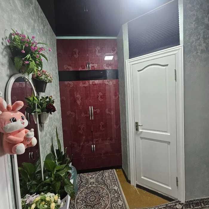 Шарк-1 томондан 2-хонали квартира сотилади