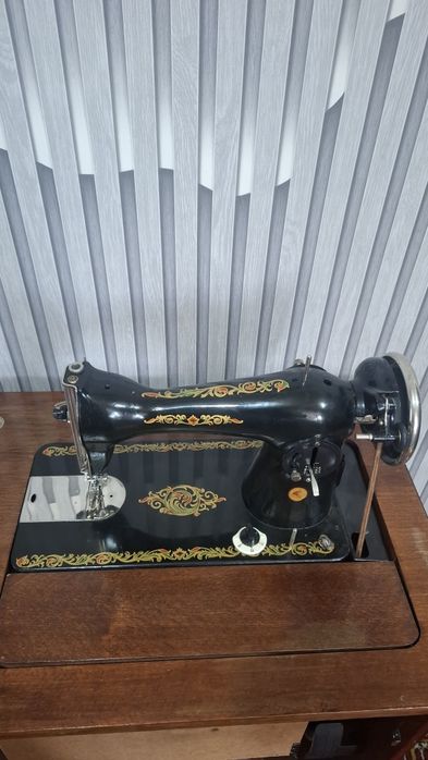 Швейная машинка,ножной привод.