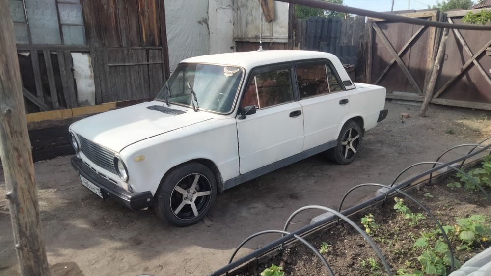 Продам машину 21011