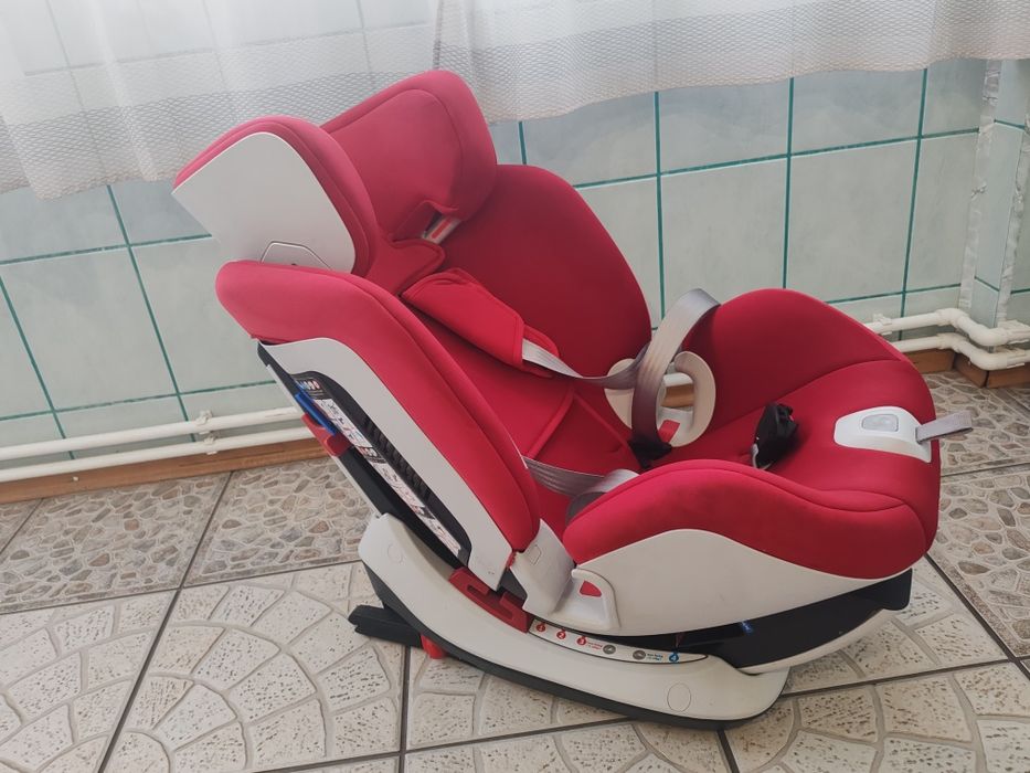 Vand scaun Chicco Seat Up, in stare foarte buna. Husele au fost spalat