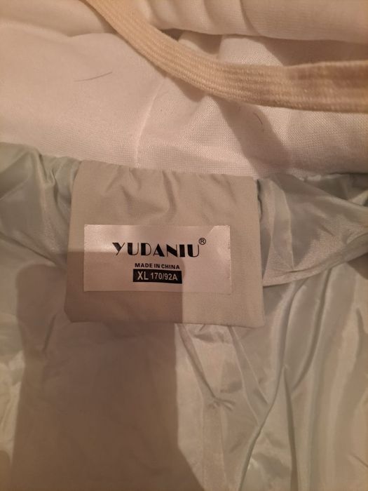 Продам куртку новую