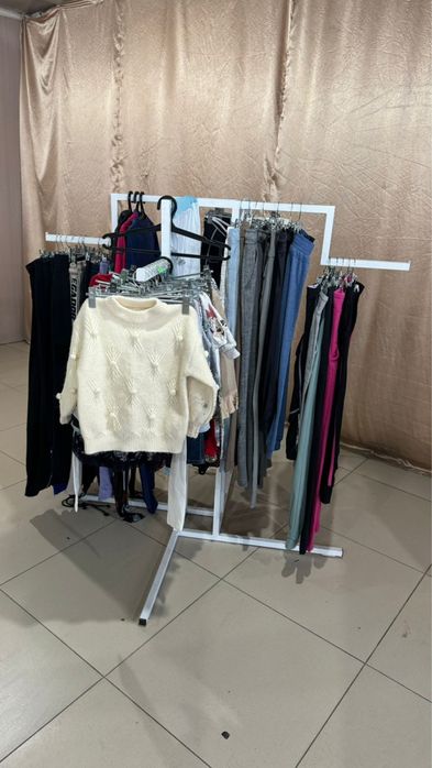 Продам вешалки со стойками