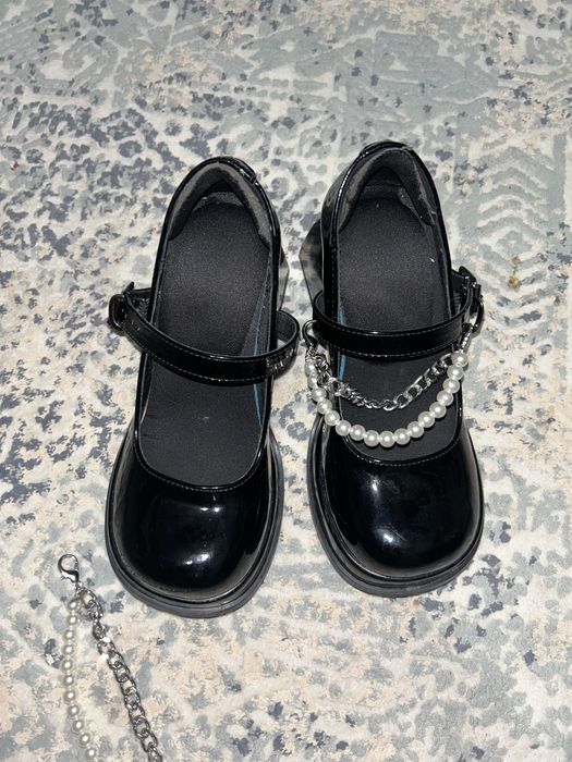 Продам совсем новые каблуки (обувь) 32-33 размера