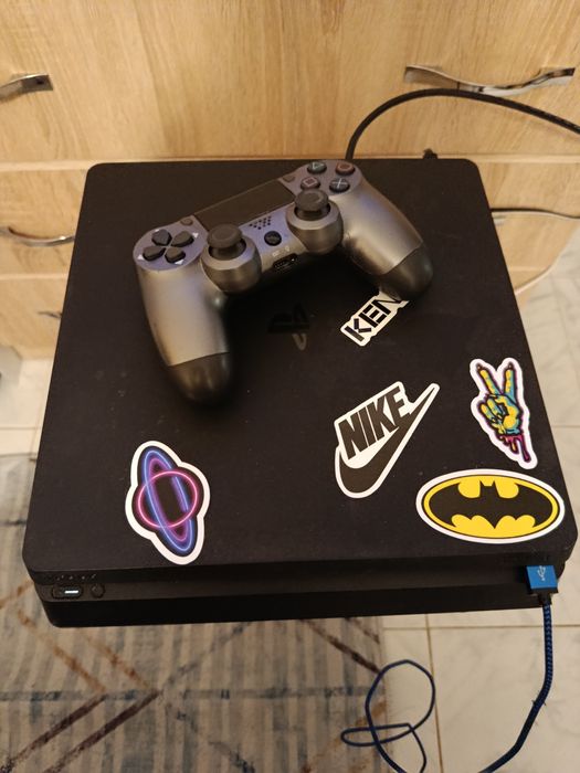 Playstation 4 slim  + jocuri si controller ps4