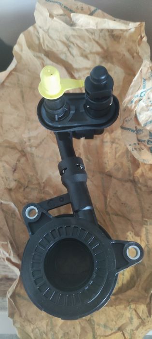 Продавам лагер помпа за съединител Киа спортидж 2