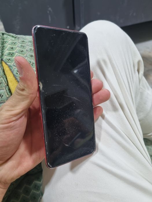 S20+ sotiladi faqat srochni