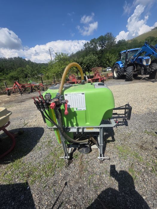 Bazin 300 litri cu instalatie erbicidat 8 metri