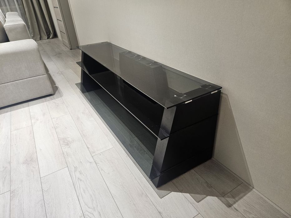 Продам тумбу под ТВ