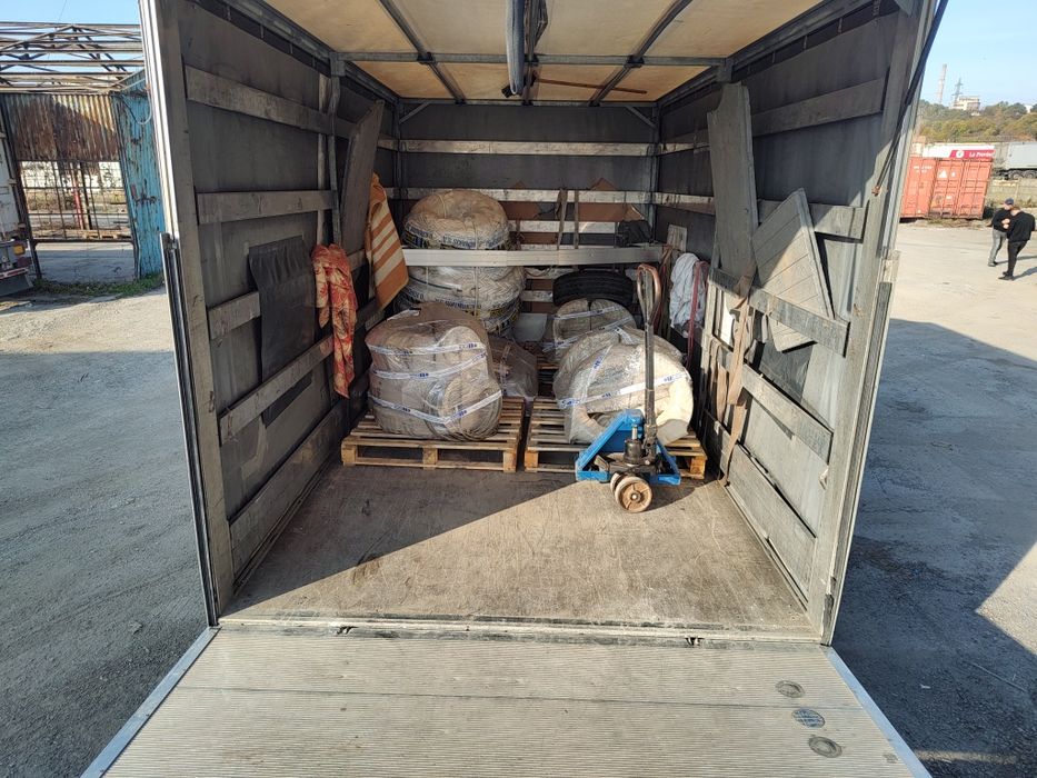 Transport și manipulare marfa cu lift și liza mutari debarasari mobila