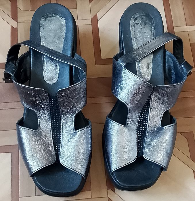 Продаю босоножки женские