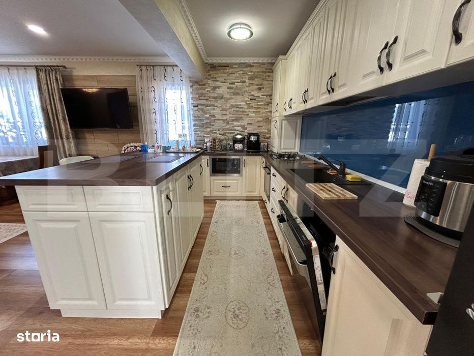 Apartament de vanzare, cu 4 camere, 100 mp, zona Oasului