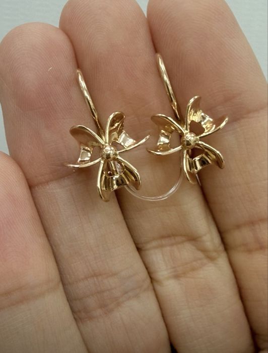 Продам серьги золотые