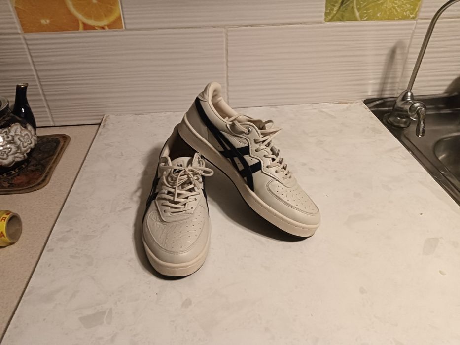 Продам кроссовки