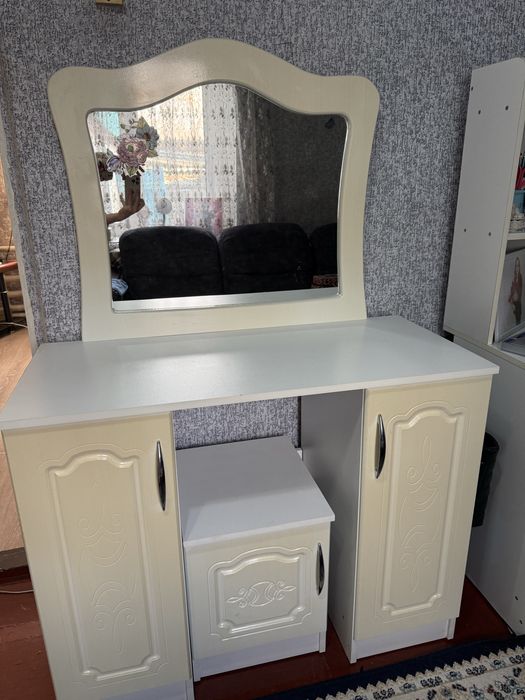 Продам комод-зеркало