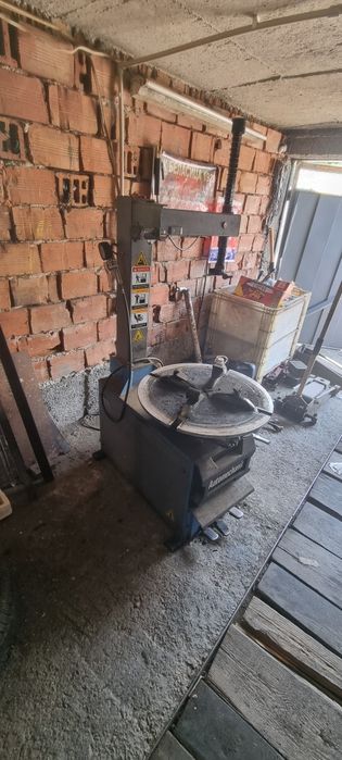 Машини за Гуми и изправяне на Джанти