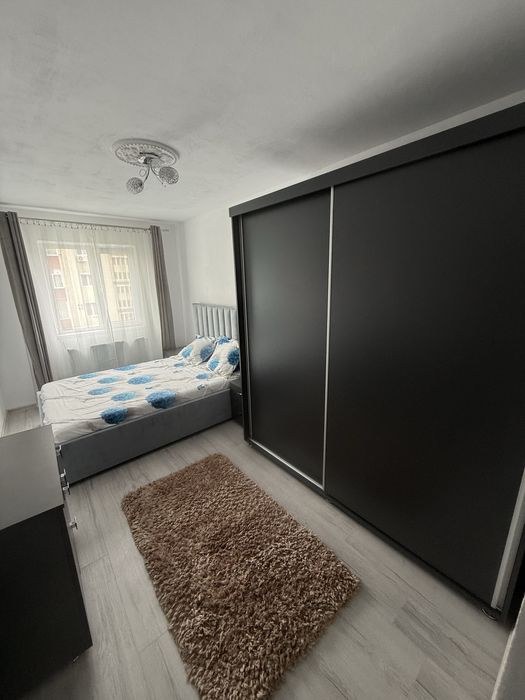 Închiriez apartament MODERN 3 camere etaj 2 Reșița
