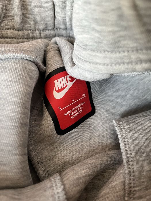 pantaloni nike tech